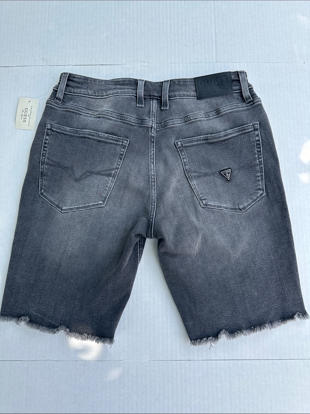 GUESS Men’s Gray Denim Frayed-Hem Shorts Sz 32